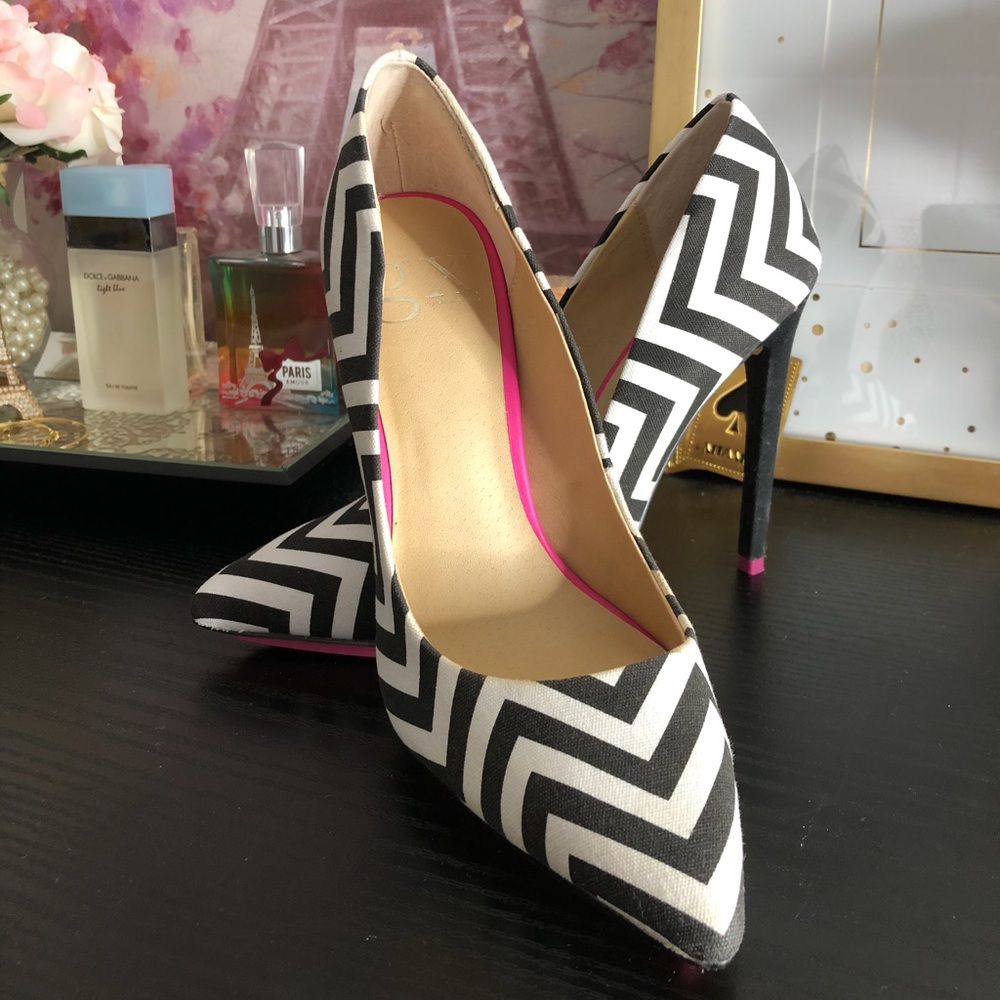 GX BY GWEN STEFANI Axton Pointy Toe Pump - NWT